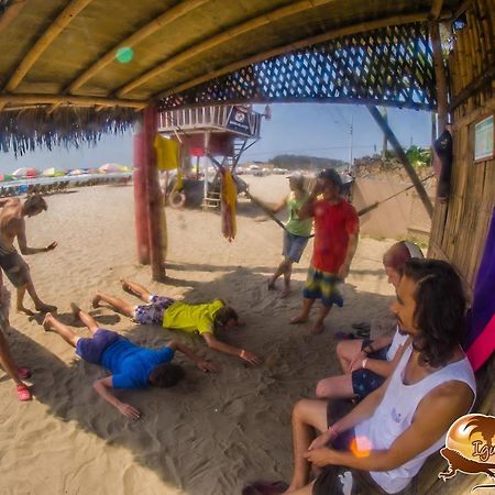 Iguana Beach House Hostel มอนตาญิตาร์ ภายนอก รูปภาพ