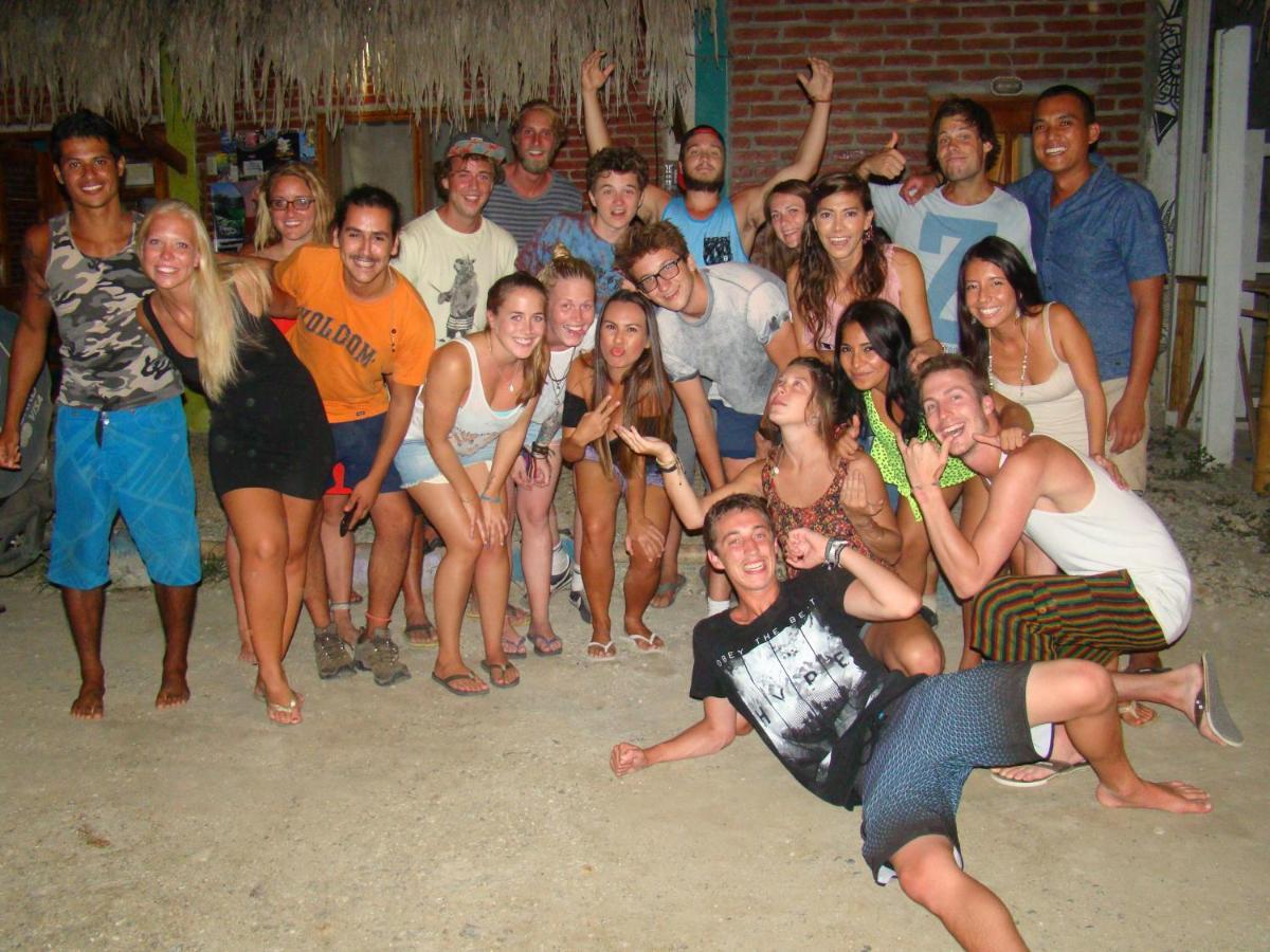 Iguana Beach House Hostel มอนตาญิตาร์ ภายนอก รูปภาพ