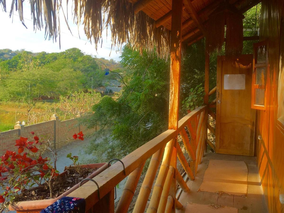Iguana Beach House Hostel มอนตาญิตาร์ ภายนอก รูปภาพ