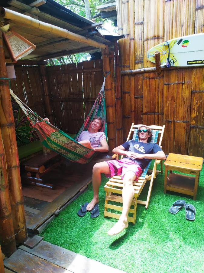 Iguana Beach House Hostel มอนตาญิตาร์ ภายนอก รูปภาพ