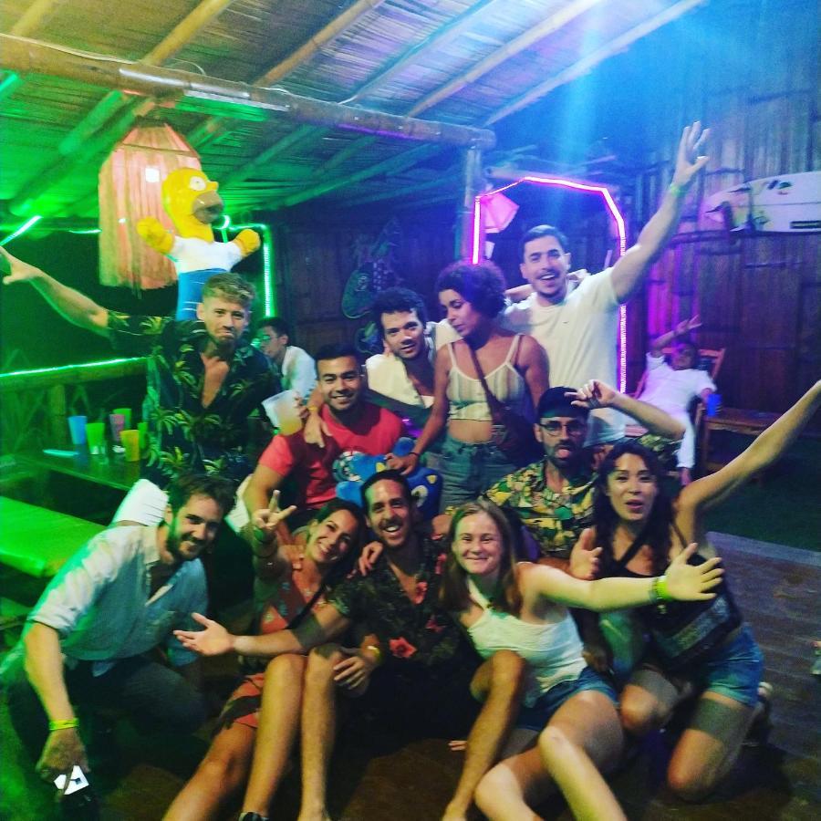 Iguana Beach House Hostel มอนตาญิตาร์ ภายนอก รูปภาพ