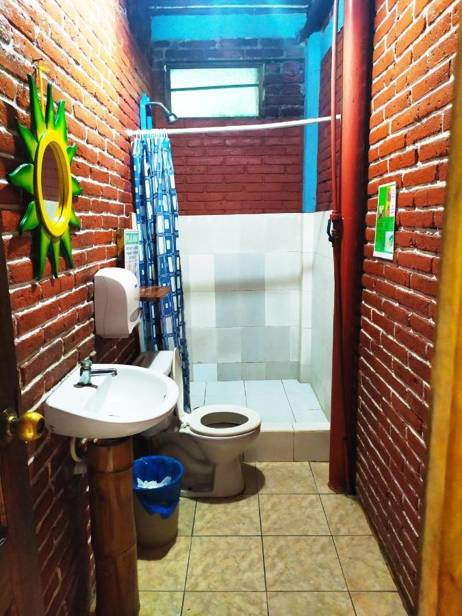 Iguana Beach House Hostel มอนตาญิตาร์ ภายนอก รูปภาพ