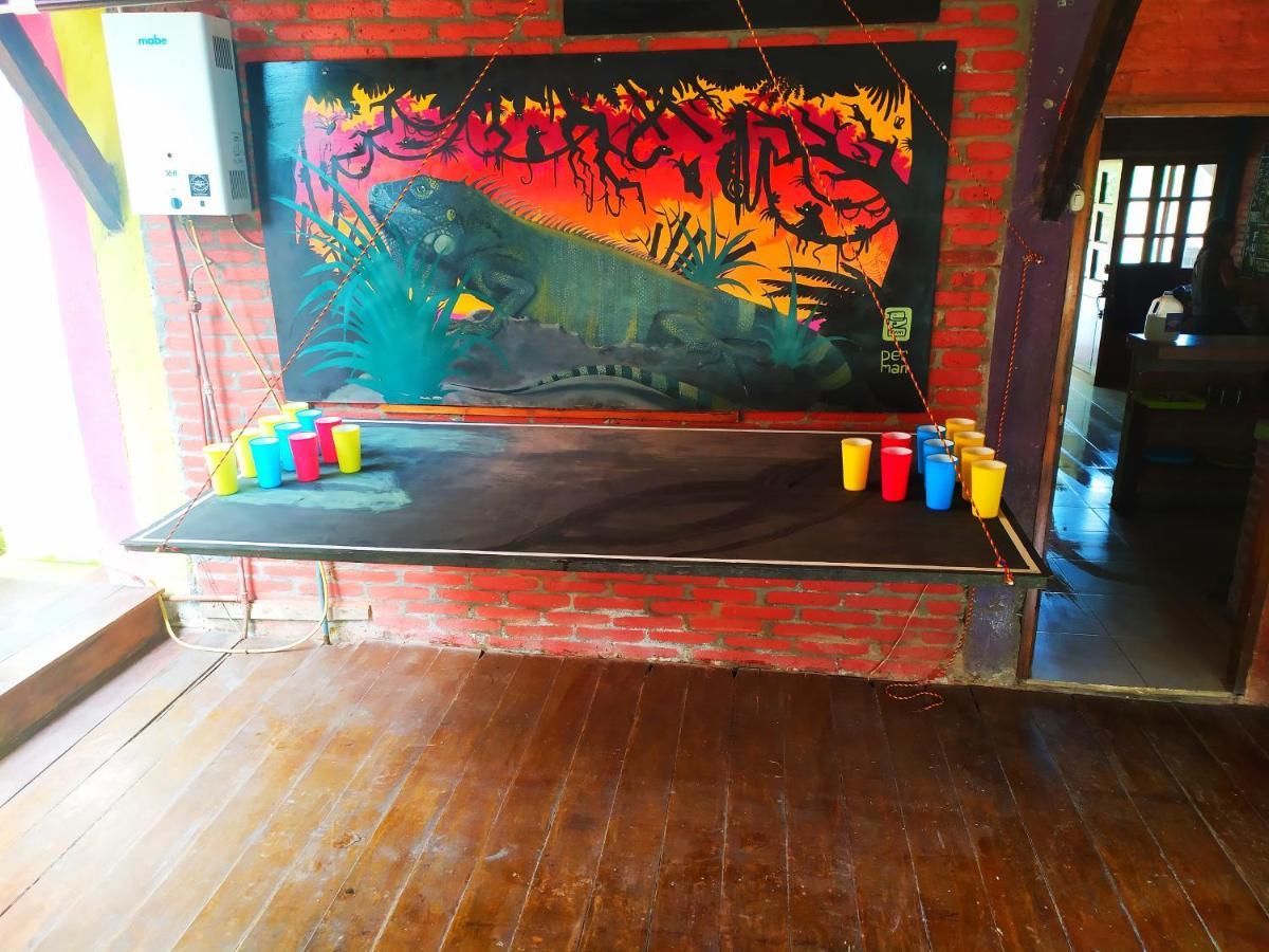 Iguana Beach House Hostel มอนตาญิตาร์ ภายนอก รูปภาพ