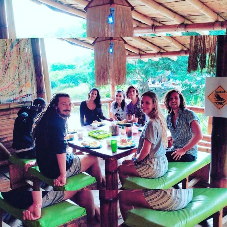 Iguana Beach House Hostel มอนตาญิตาร์ ภายนอก รูปภาพ