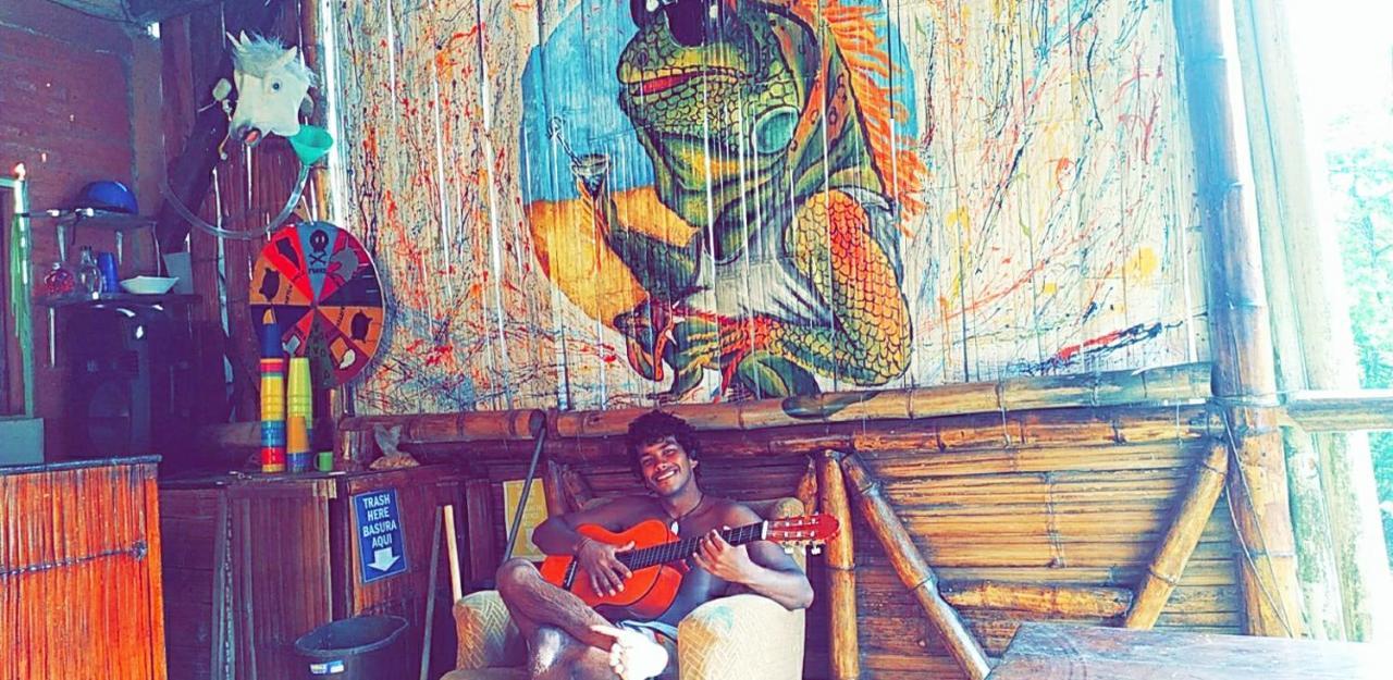 Iguana Beach House Hostel มอนตาญิตาร์ ภายนอก รูปภาพ