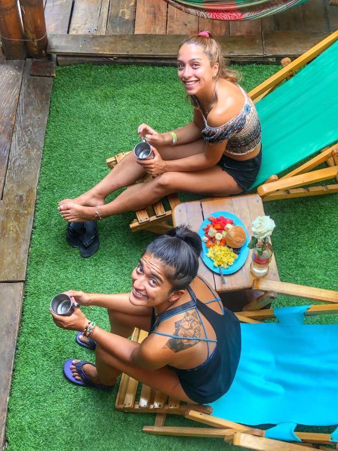 Iguana Beach House Hostel มอนตาญิตาร์ ภายนอก รูปภาพ