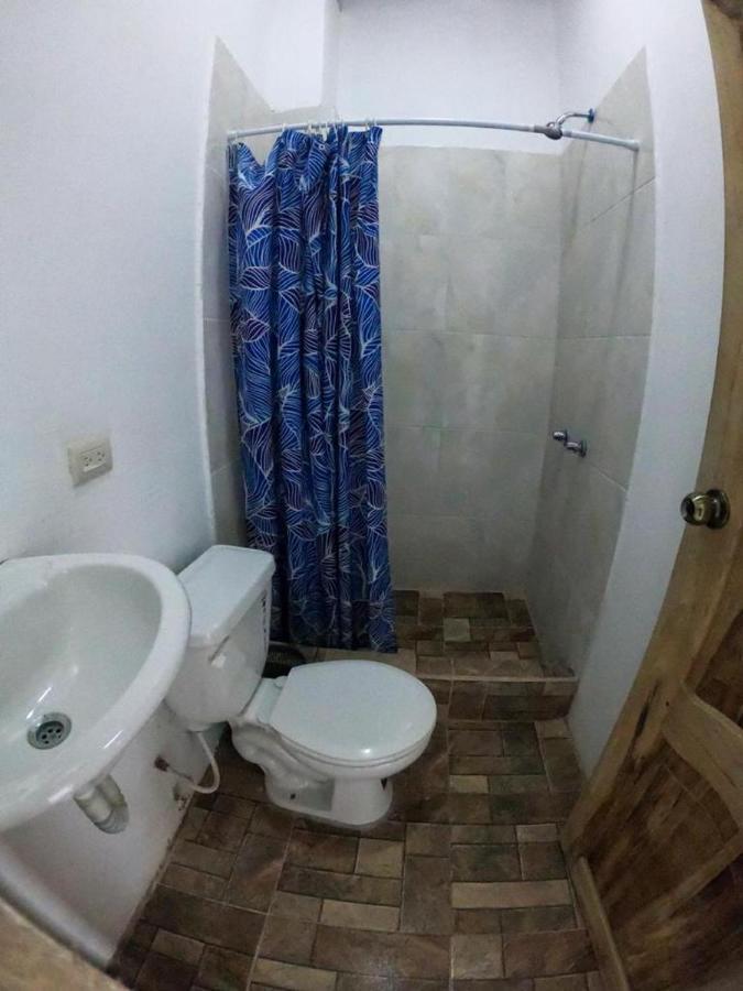 Iguana Beach House Hostel มอนตาญิตาร์ ภายนอก รูปภาพ