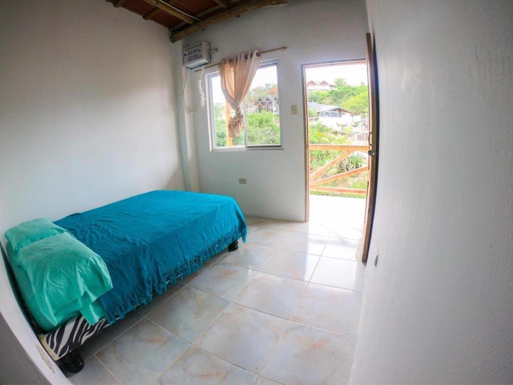 Iguana Beach House Hostel มอนตาญิตาร์ ภายนอก รูปภาพ