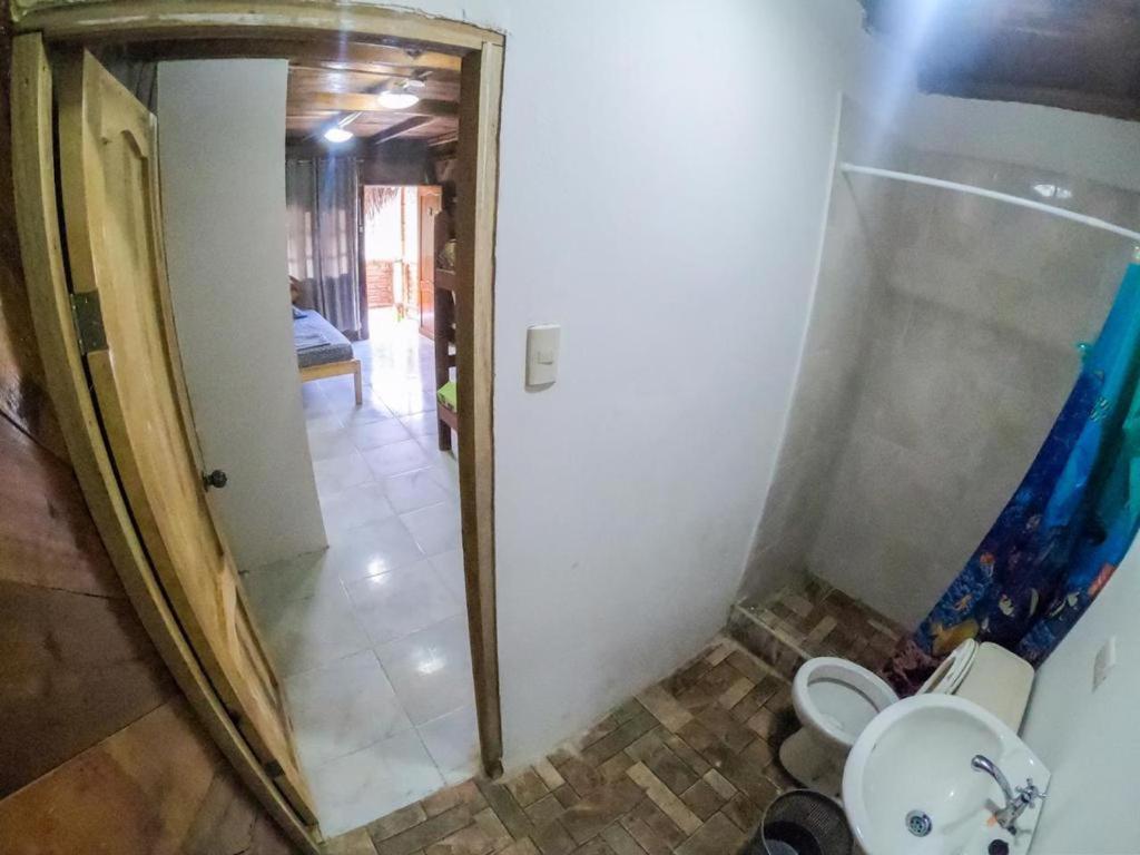 Iguana Beach House Hostel มอนตาญิตาร์ ภายนอก รูปภาพ