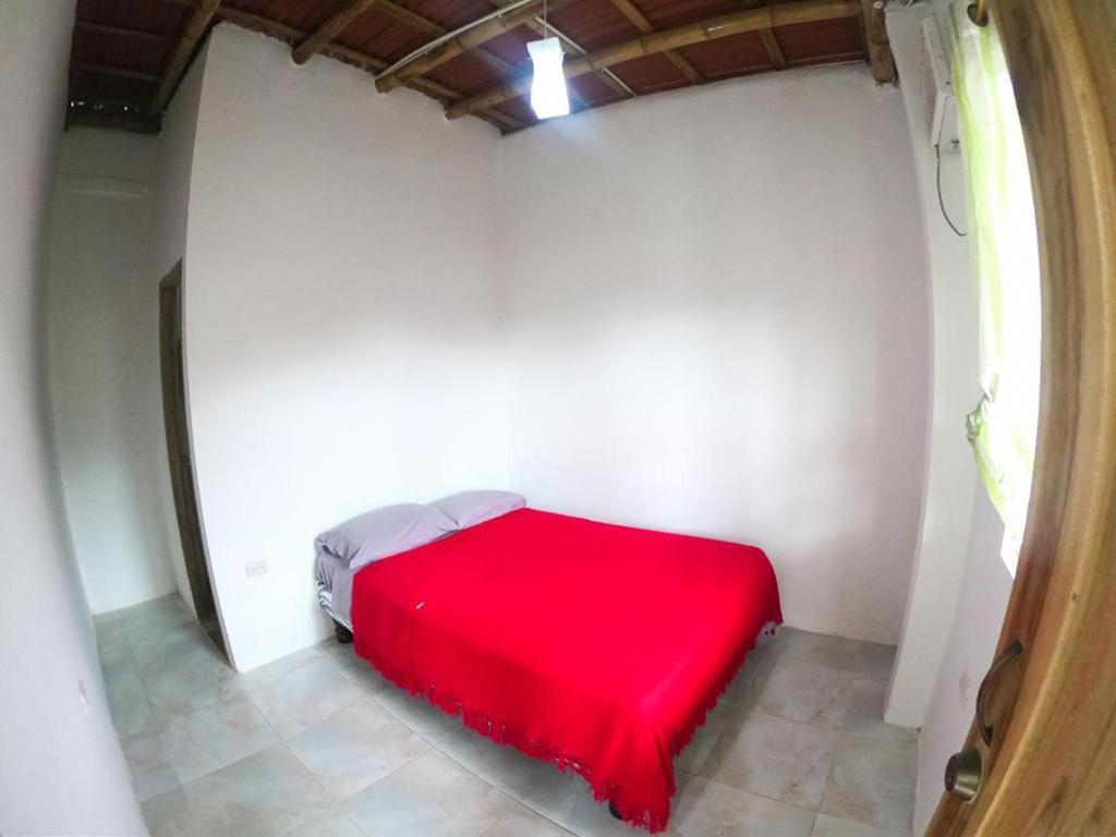 Iguana Beach House Hostel มอนตาญิตาร์ ภายนอก รูปภาพ