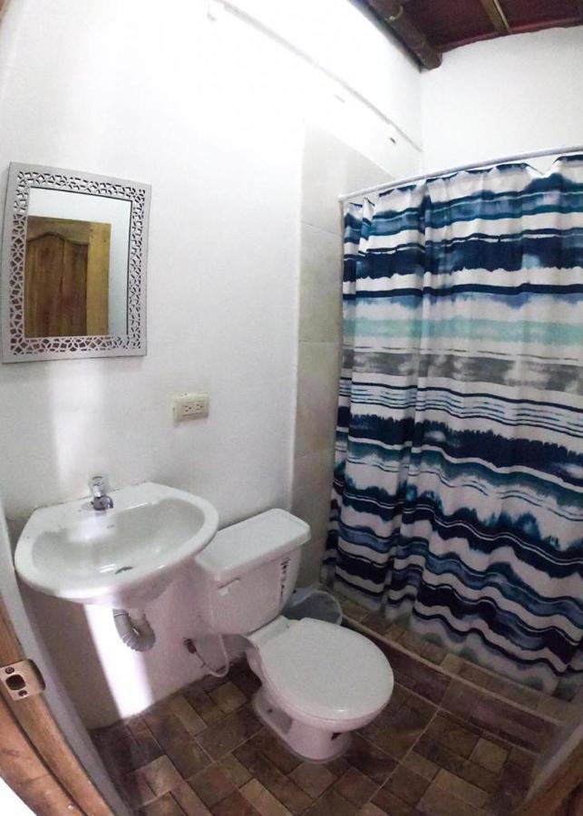 Iguana Beach House Hostel มอนตาญิตาร์ ภายนอก รูปภาพ