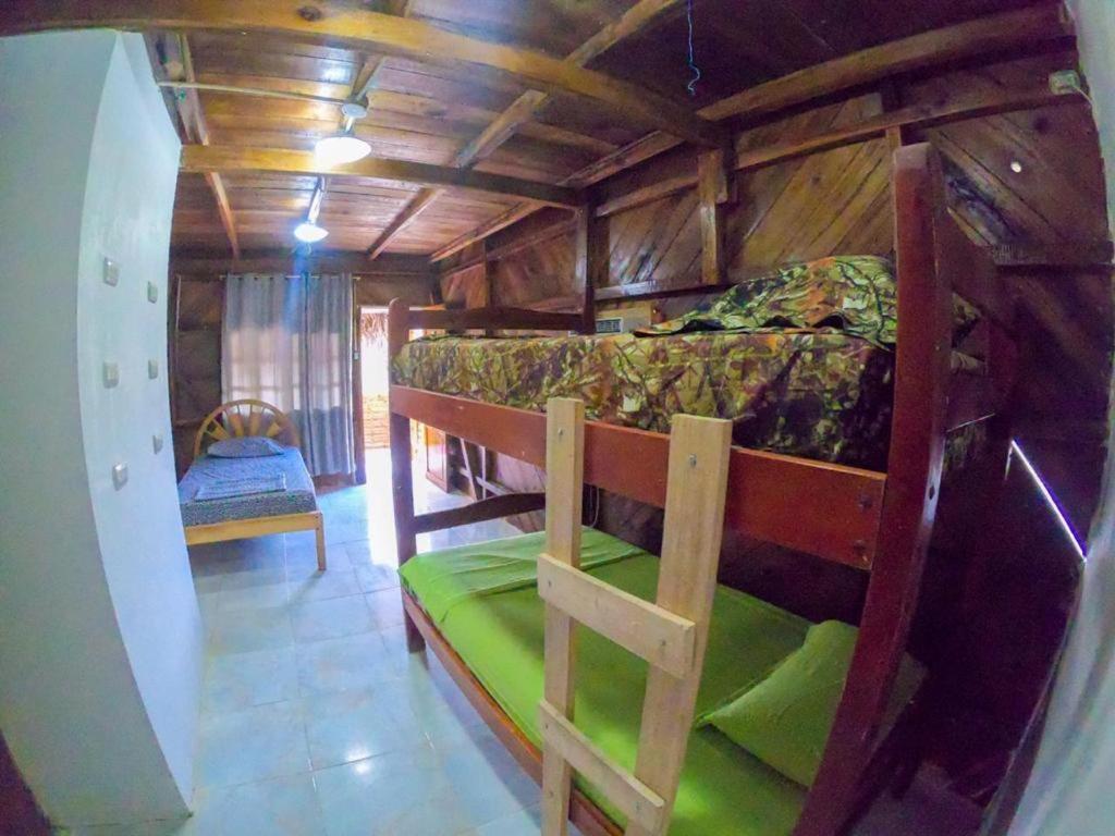 Iguana Beach House Hostel มอนตาญิตาร์ ภายนอก รูปภาพ